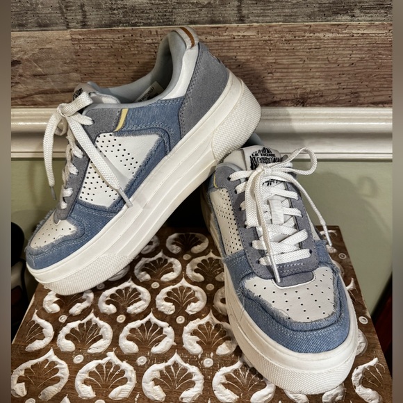 Le Tigre Platform Sneakers - Picture 8 of 11